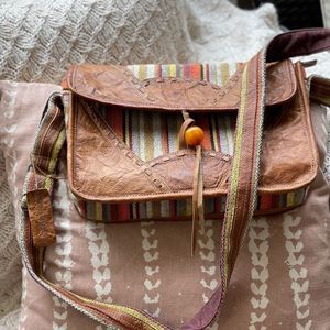 Rare Vintage Addiction wanderlust ladies crossbody